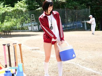 練習のサポートから性処理までを一手に担う女子マネ巨乳美少女乱交涼森れむのエロ動画