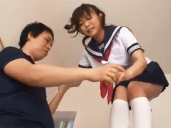 制服姿の巨乳JK妹にムラつきを抑えきれず近親相姦パコしちゃう変態兄巨乳女子校生美少女妹近親相姦のアダルト動画