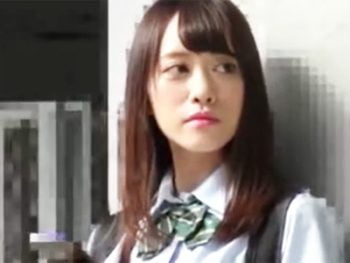 女子〇生を尾行して電車の中で背後から忍び寄り痴漢中出しレイプ！女子校生美少女中出しレイプ痴漢のアダルト動画