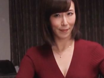 ママ友の息子に目を付けた美熟女妻が獣のような声を上げながら交尾に夢中ｗ痴女人妻熟女顔射のアダルト動画