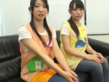 性に飢えた淫乱保育士コンビが大好物チンポに夢中になってフェラチオお姉さん痴女フェラ3Pの無料エロ動画