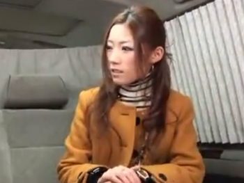 ナンパで捕まえた素人妻を少しずつ脱がせて最後は勿論ガチパコ無許可中出し人妻中出しナンパのアダルト動画