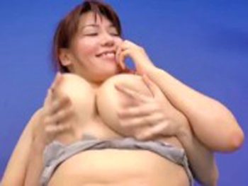 汗だく豊満Jカップの痴女がお肉で精子を搾り取る♡巨乳お姉さん3Pのエロ動画