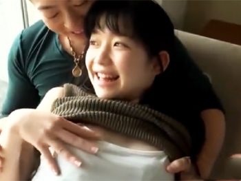 スケベな童顔女子とラブラブパコで淫らにイキ狂う素人美少女顔射の無料エロ動画