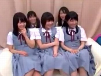 田舎から修学旅行にきたJKをバラエティー番組と騙してフェラ＆手コキ素人美少女フェラ手コキの無料エロ動画