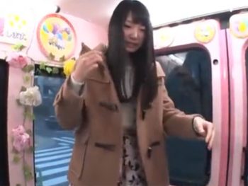 貧乳な黒髪ロングJDが企画の雰囲気に流されて即パコ開始素人美少女ぶっかけのエロ動画