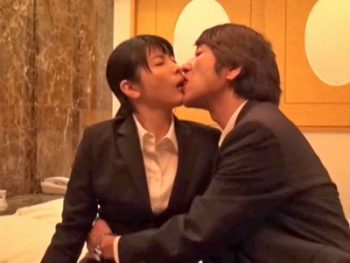 既婚者上司と部下が終電逃して宿泊→一線越えちゃうラブホマジック巨乳素人お姉さんOL中出しのポルノ動画