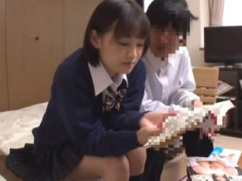 JK先輩に頼み込んで童貞喪失中出しセックスゲット！女子校生美少女童貞中出しのエロ動画