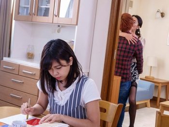 絶対にな野所には言えない…1粒で二度おいしい。彼女に内緒で彼女母も頂いてますｗ人妻熟女艶堂しほりのアダルト動画