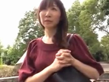 バックから激ピストンで狂ったようにイキ続ける素人妻素人人妻ナンパのアダルト動画