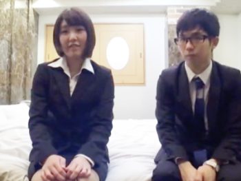 真面目な美人妻OLが後輩社員と禁断の中出しセックス！巨乳素人美少女OL中出しナンパのエロ動画