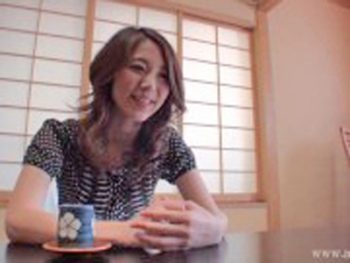 昔から気になっていた親戚の叔母と一線を越えて近親相姦人妻童貞近親相姦のアダルトビデオ動画