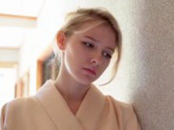 日本に嫁いだブロンド白人女将が常連客に性的おもてなしサービス巨乳人妻のエロ動画