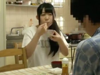 欲情した義父に朝立ちチンポを挿入されアヘイキするJK女子校生美少女中出し近親相姦のエロ動画