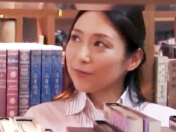 おしとやかな女教師が図書室で上司に中出しレイプされて唖然ｗ女教師中出しレイプのアダルト動画