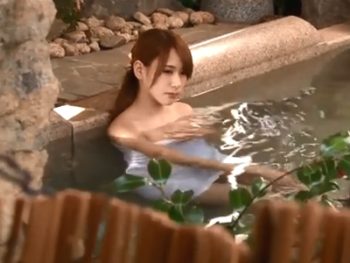 新婚の美人若妻が温泉旅行先で種付け中出しされて本気アクメ巨乳人妻中出しのアダルト動画