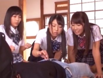 妹の友達がボクのチンポに興味津々→妹も嫉妬してハーレム乱交で大量射精！美少女妹痴女フェラ乱交のエロ動画