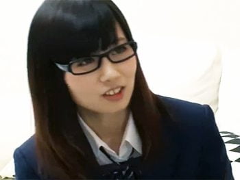 ドン引きの真面目JKと保健体育の中出し勉強会ｗ素人女子校生めがね中出しハメ撮りのエロ動画