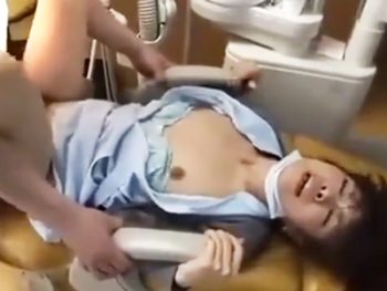 美人歯科助手が職務中に隠れてパコ敢行ｗ美少女痴女のアダルト動画