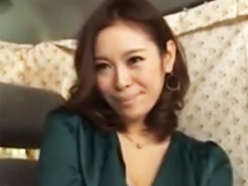 謝礼とデカチンで釣った美人で上品な奥様に無許可中出し成功！巨乳素人人妻中出しハメ撮りナンパのアダルト動画