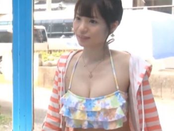 水着素人が友達同士で素股マッサージ体験→発情してなし崩しで中出しセックス展開ｗ巨乳素人美少女水着中出しマッサージのアダルトエロ動画