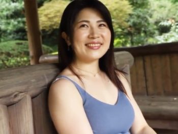子持ちのアラフォー奥様が夫に内緒の不倫旅行でハメ撮りパコ巨乳素人人妻ハメ撮りのアダルト動画