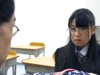 教え子の地味っ娘に目をつけた変態教師が強引にホテルに連れこんでガチパコ女子校生美少女めがねぶっかけのアダルト動画