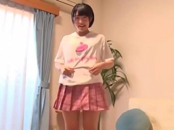 あどけない黒髪ショトカ娘にたっぷり中出し素人美少女パイパン中出しのアダルトエロ動画