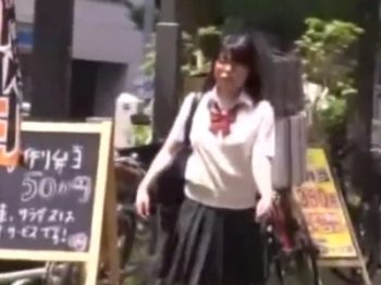 メガネロリをバス内レイプ！見かけによらず爆乳なJKに中出し種付け巨乳素人女子校生美少女ロリめがね中出しレイプ痴漢のエロ動画