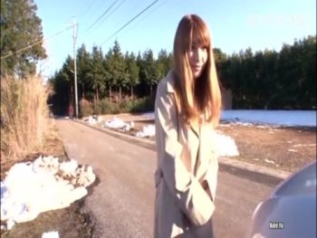 人に見られることに興奮する淫乱お姉さんが裸にコートを羽織り露出ファックｗ巨乳素人美少女お姉さんの無料エロ動画