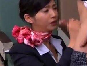 圧倒的な美貌とスタイルで乗客を翻弄させる極上キャビンアテンダントのファーストクラスのおもてなしがエロすぎる！コスプレお姉さんのアダルト動画