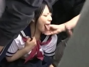 美少女JKが電車内で鬼畜男にイラマレイプされ号泣女子校生美少女イラマチオレイプのセックス動画