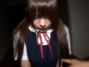 ガチで怖がってるパイパン女子を誰もいない暗がりでハメ倒し！美少女パイパンレイプのエロ動画