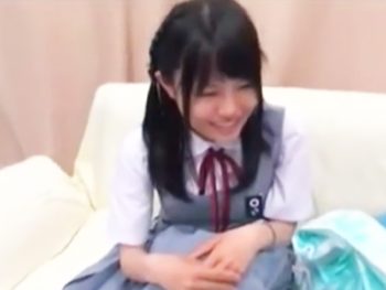 田舎から来た芋くさいJKにチンポ握り体験してもらう動画ｗ素人女子校生手コキのアダルト動画