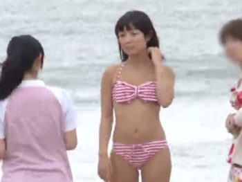 女性スタッフを使ってナンパさせ警戒心をといてMM号パコ素人美少女水着ナンパのアダルト動画