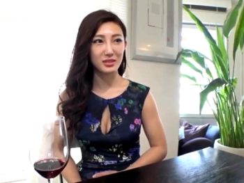 セレブな素人妻さん…シノケンにナンパハメ撮りされて中出しを許してパコ巨乳素人人妻中出しハメ撮りの無料エロ動画