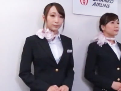 機内でのフェラ→中出し性処理まで一手に担うヤリ手のCAさん巨乳お姉さん中出しのアダルトエロ動画