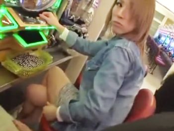 近所のパチ屋に出没する引き強ギャルをトイレに連れ込み中出しレイプ！巨乳素人お姉さんギャル中出しレイプのアダルト動画