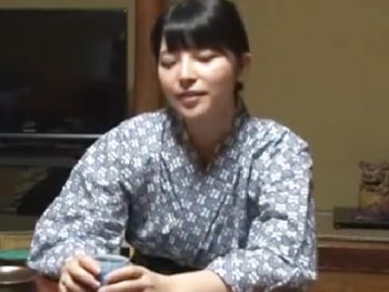 旅館で部下と相部屋になり襲われてパコっちゃうOL巨乳OL中出し上原亜衣のエロ動画