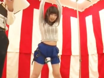 素人娘が拘束されて電マ固定状態でクイズに挑戦→失敗して即ファック罰ゲームｗ素人美少女のアダルト動画