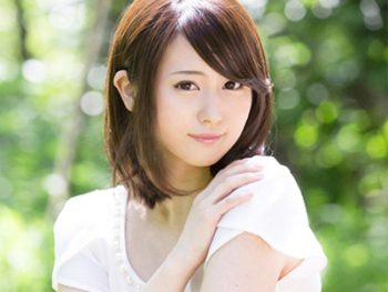 愛嬌たっぷりなアイドルな面の美少女と真っ昼間からハードSEX素人美少女のエロ動画