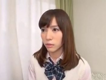 後輩に悩み相談されてまさかのエッチへ発展！女子校生美少女中出しのアダルト動画
