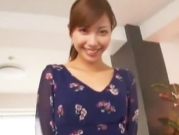 絶世の美女が丁寧かつ卑猥な腰振りでおチンポご奉仕巨乳痴女手コキのエロ動画