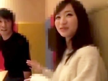 人気女優のイベント現場に突撃→楽屋でフェラ抜きお願いした結果…美少女お姉さんフェラのアダル...