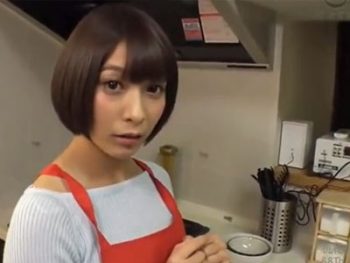 家事をしてくれる黒髪ショトカ美女に欲情→中出しパコ開始お姉さん中出しのエロ動画