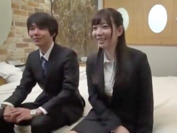 広告会社で真面目に働くOL美女が上司チンポでガッツリ犯されて本気イキ素人お姉さんOLのアダルト動画