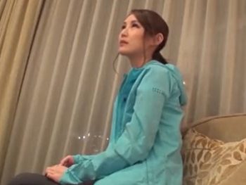 インタビューと称してナンパした素人さんにザーメン顔射素人お姉さん顔射のアダルト動画