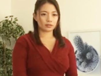 息子の友人に脅され仕方なく性行為に及ぶ巨乳妻巨乳人妻のアダルト動画