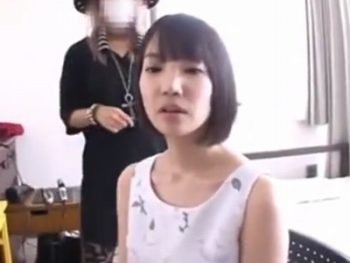 アイドル級美少女のパイパンマンコを種付けプレスで中出し！美少女パイパン中出しオナニーアナルの無料セックス動画