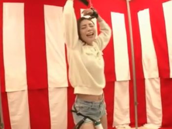 電マ攻めでイキ我慢できなかった美女が罰ゲームでのお仕置きパコでマジイキ素人お姉さん顔射のアダルト動画